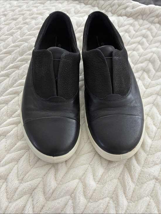 Ecco Shoes - Ecco Black Leather Slip-On Loafers with White Sole Size 39 (8.5)